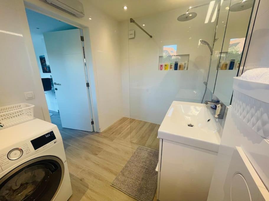 Prachtig Guesthouse Met Gratis Parkeren Maasmechelen Ngoại thất bức ảnh